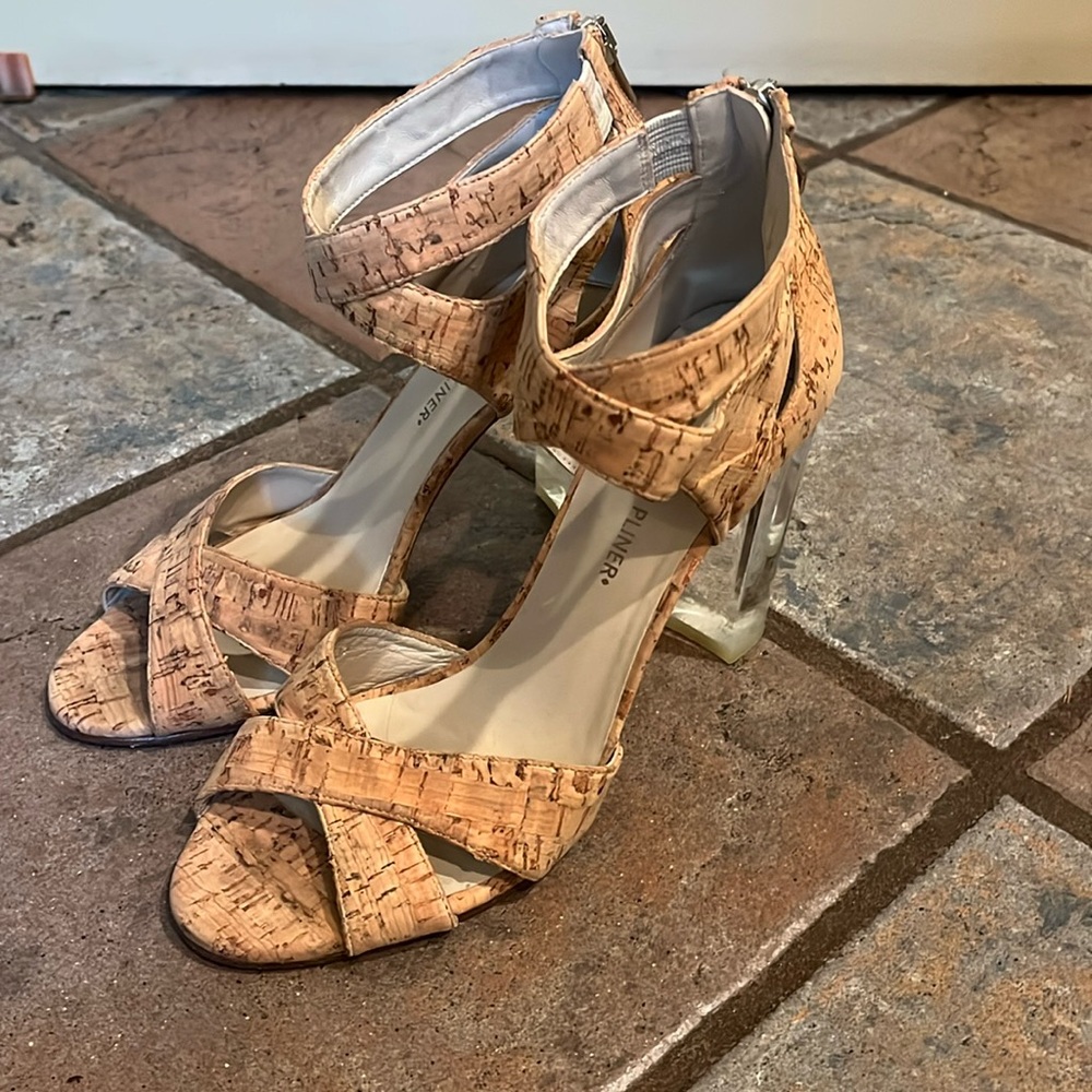 Donald J Pliner strappy cork/lucite sandals heels. MANDA. Size 8.5 M.